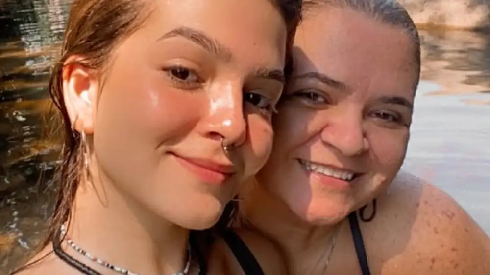 Mel Maia e a mãe Débora Maia, que faleceu nesta sexta-feira, 28 de novembro de 2025.
