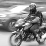 Circulação de motos no corredor