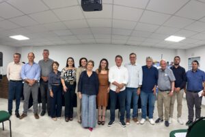 Autoridades presentes na assembleia que aclamou a nova diretoria da AMCG