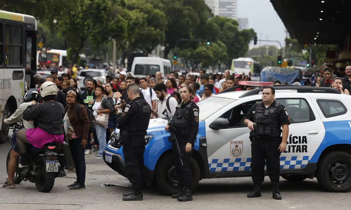 Polícia do RJ em ação na Operação Contenção