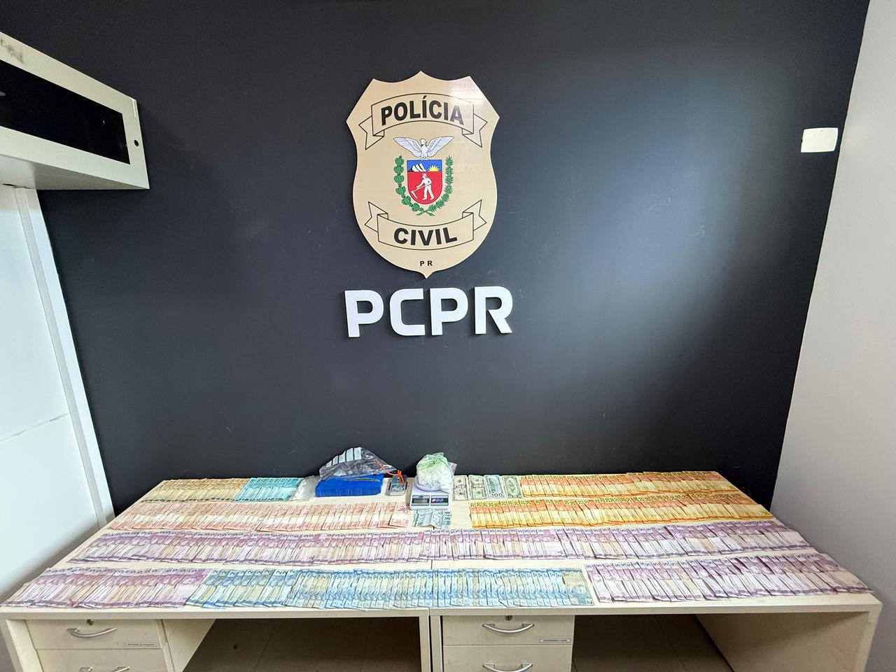 Foto de dinheiro apreendido durante a Operação Substitutus