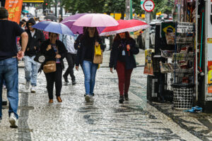 No fim de semana, o destaque fica pelas baixas temperaturas e pouca amplitude térmica