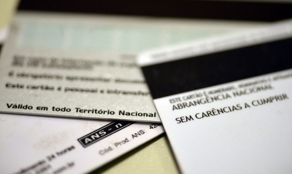 Foto de cartões de planos de saúde