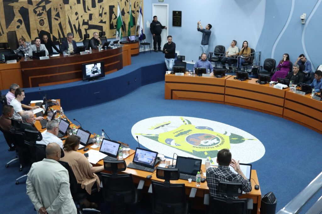 Sessão ordinária no Plenário da Câmara de Ponta Grossa