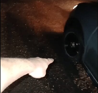 Pneu cortou ao cair num buraco na PR-151