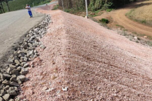 Obra de pavimentação da PR-160, entre Imbaú e Reserva, está inacabada
