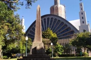 Praça Floriano Peixoto ilustra a previsão do tempo