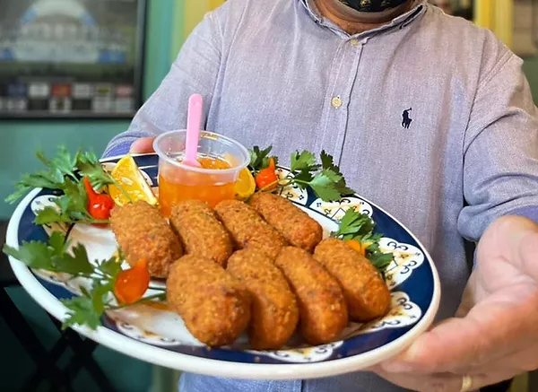 Foto de Bolinho de Aipim com Linguiça Blumenau do Açougue do Adi, servido no Boteco da Visconde, em Ponta Grossa