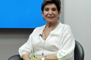 Prefeita Elizabeth em entrevista no estúdio do portal dcmais