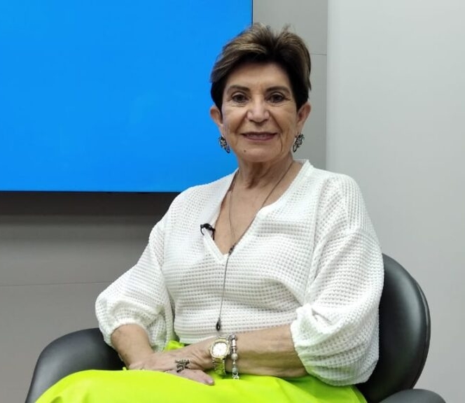 Prefeita Elizabeth em entrevista no estúdio do portal dcmais