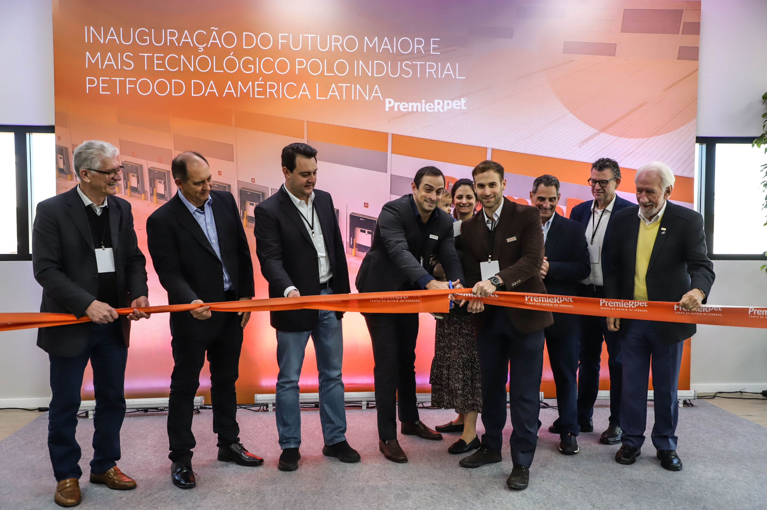 Foto da inauguração da premier pet