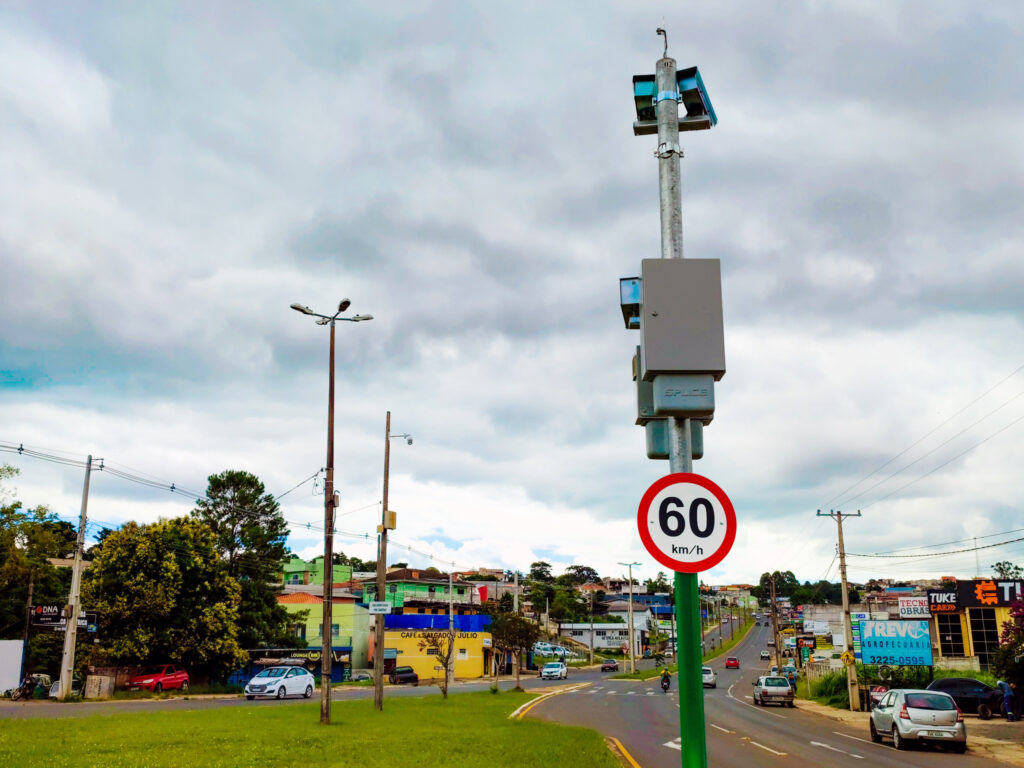 Radar na avenida visconde de taunay ilustra infrações de trânsito