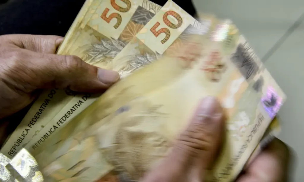 Salário extra injetará R$ 321,4 bilhões na economia