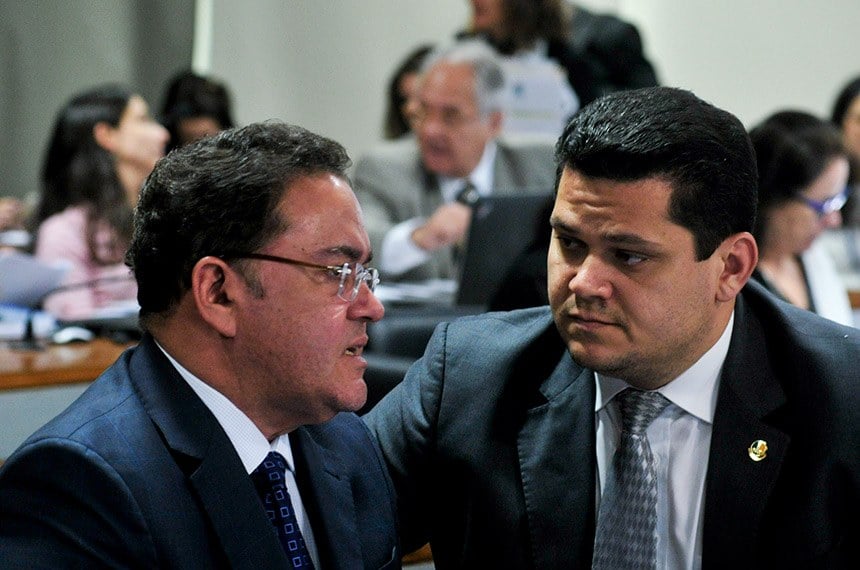 Senadores Roberto Rocha e Davi Alcolumbre conversam no Senado Federal