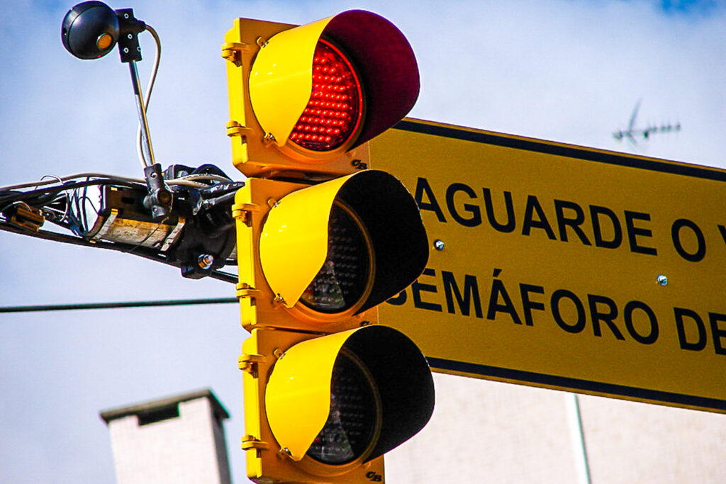 EPTC – Semáforo inteligente
