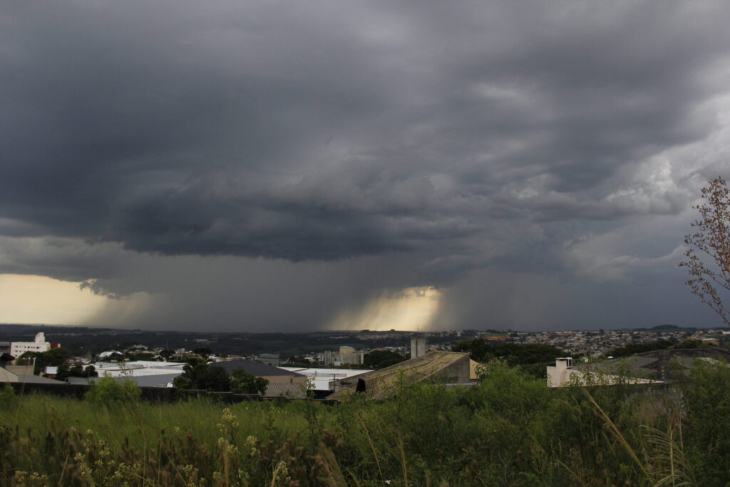 Céu nublado anunciando chuva