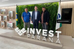 Representantes do município de Tibagi com Eduardo Bekin na Invest Paraná