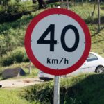 Velocidade de uma via sem sinalização
