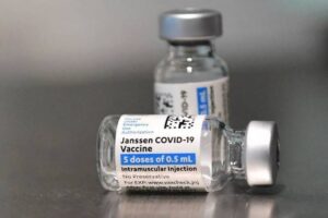 Frasco da vacina da Janssen contra a covid-19
