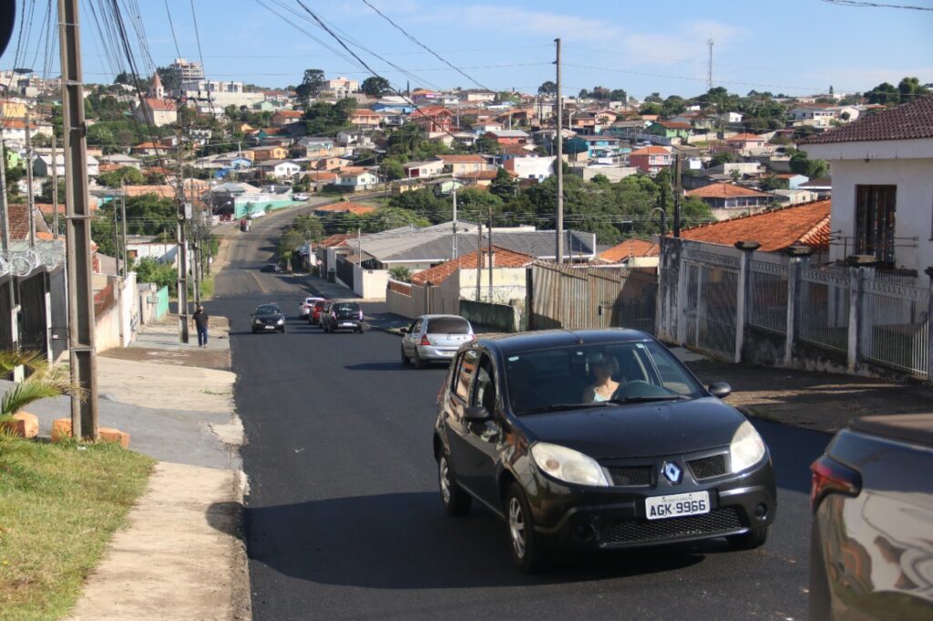 Foto da Rua Zacarias de Góes e Vasconcelos, em Ponta Grossa, em fevereiro de 2022