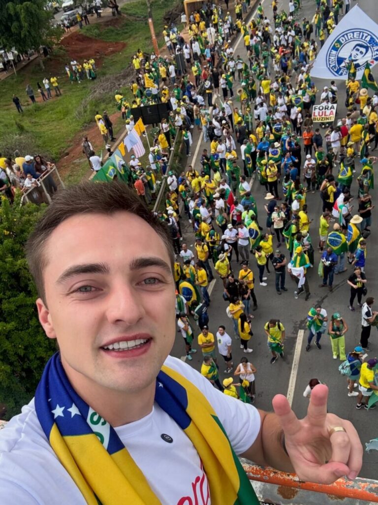 Vereador Ricardo Zampieri participa de ato em Brasília