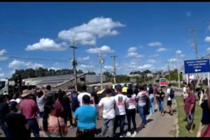 CD_X_Protesto_CAstro