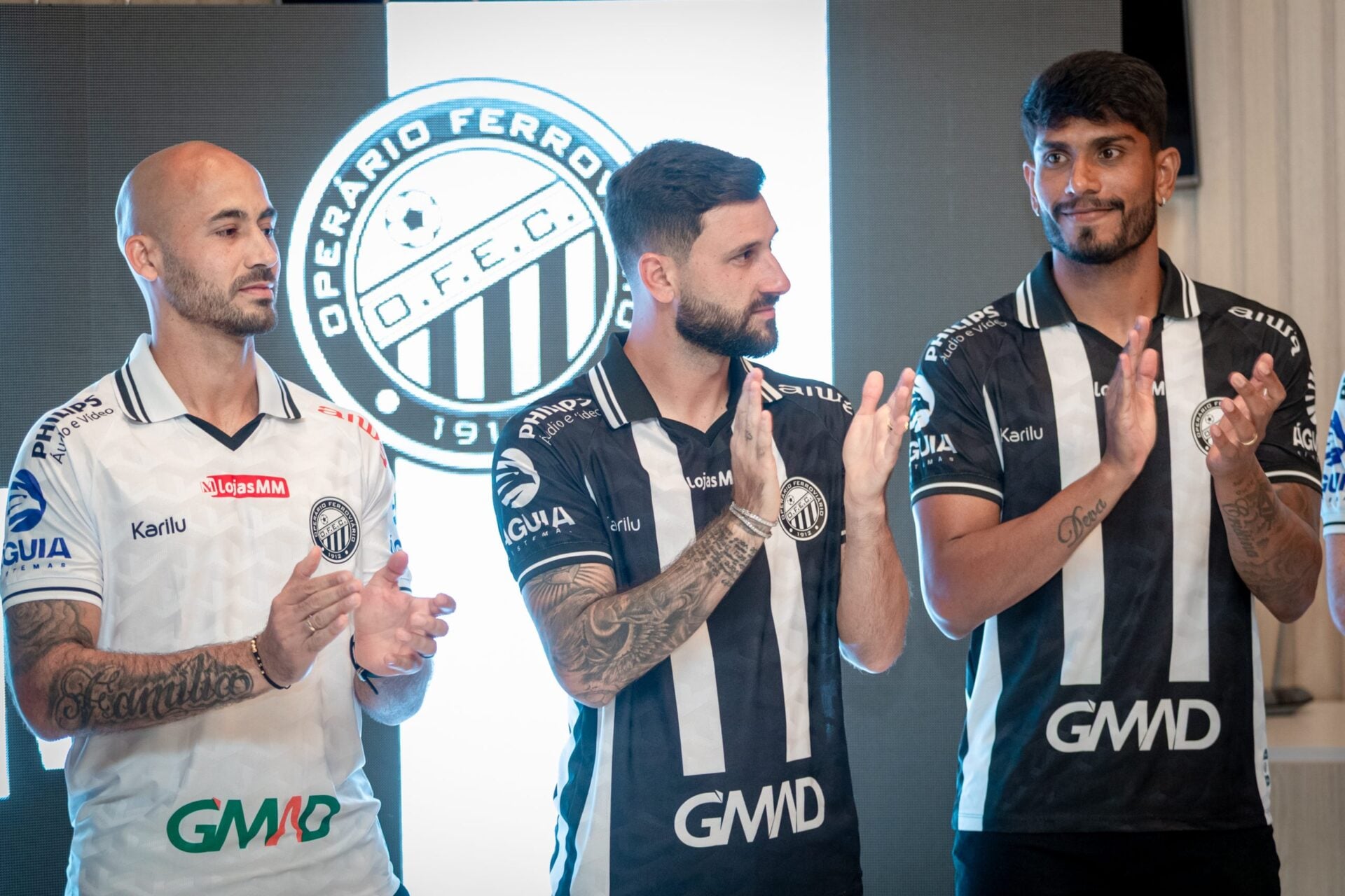 Operário apresenta novos uniformes