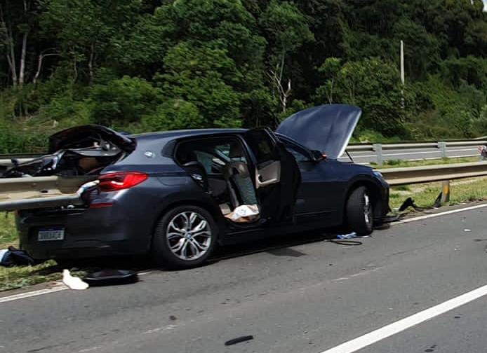 Defensa atravessou o carro