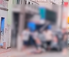 Vídeo mostra Alcides sendo agredido a pauladas na frente de um bar