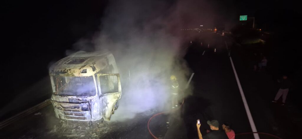 PC_X_Incendio_caminhao