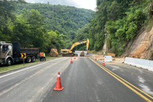 Queda de rochas BR-277 em Guarapuava