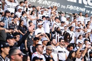 Torcida do Operário no Estádio Germano Krüger