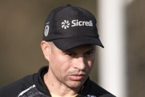 Técnico Alex deixa comando do Operário