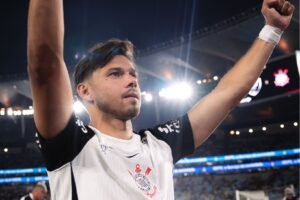 Angel Romero celebrando o título da Copa do Brasil no Maracanã