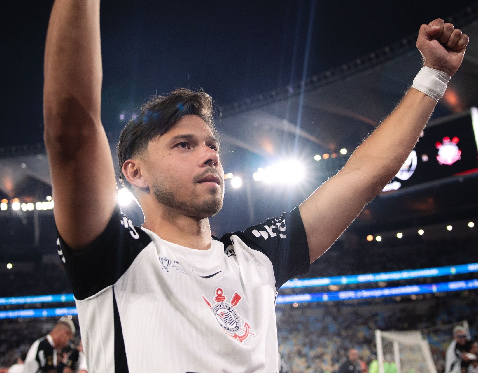 Angel Romero celebrando o título da Copa do Brasil no Maracanã