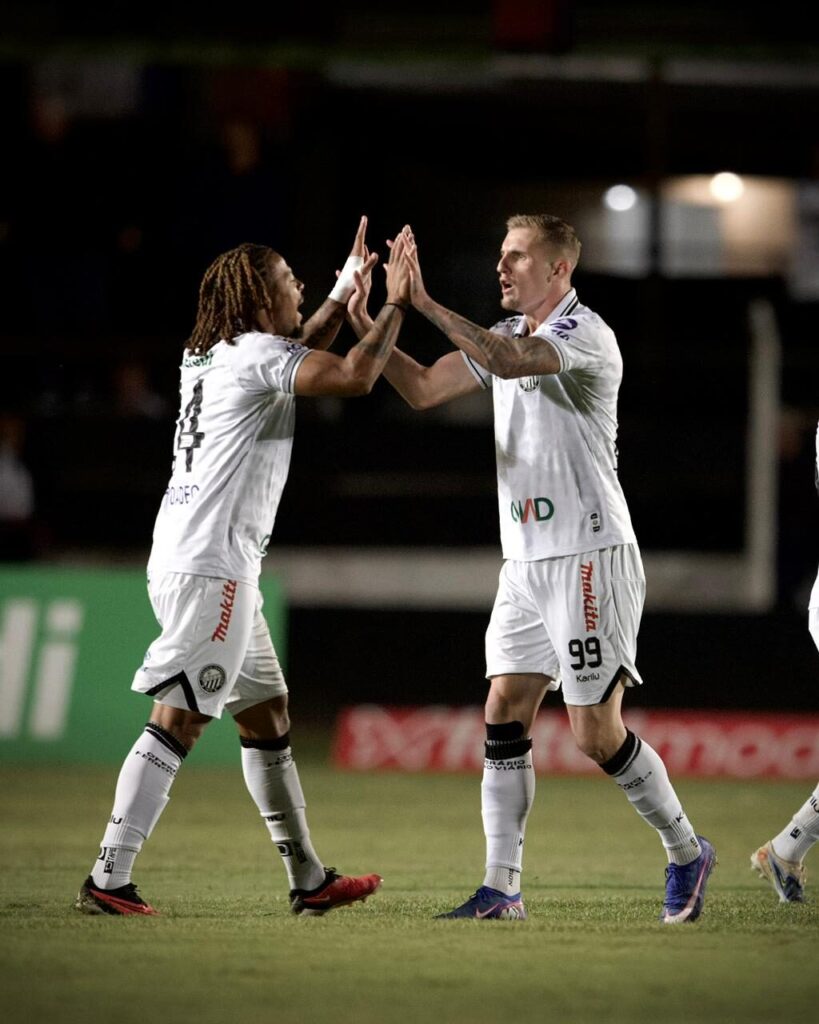 Jogadores do Operário em campo