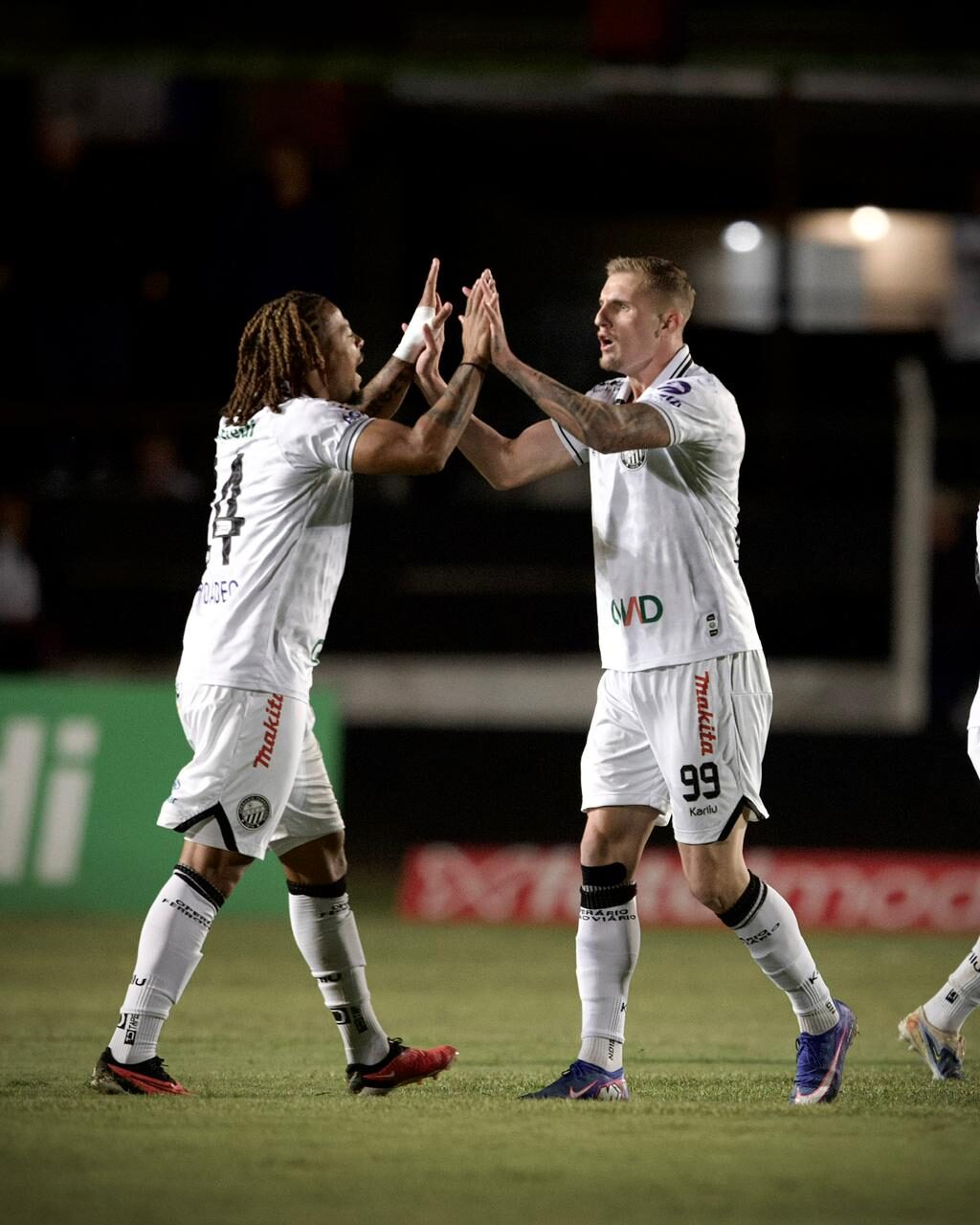 Jogadores do Operário em campo