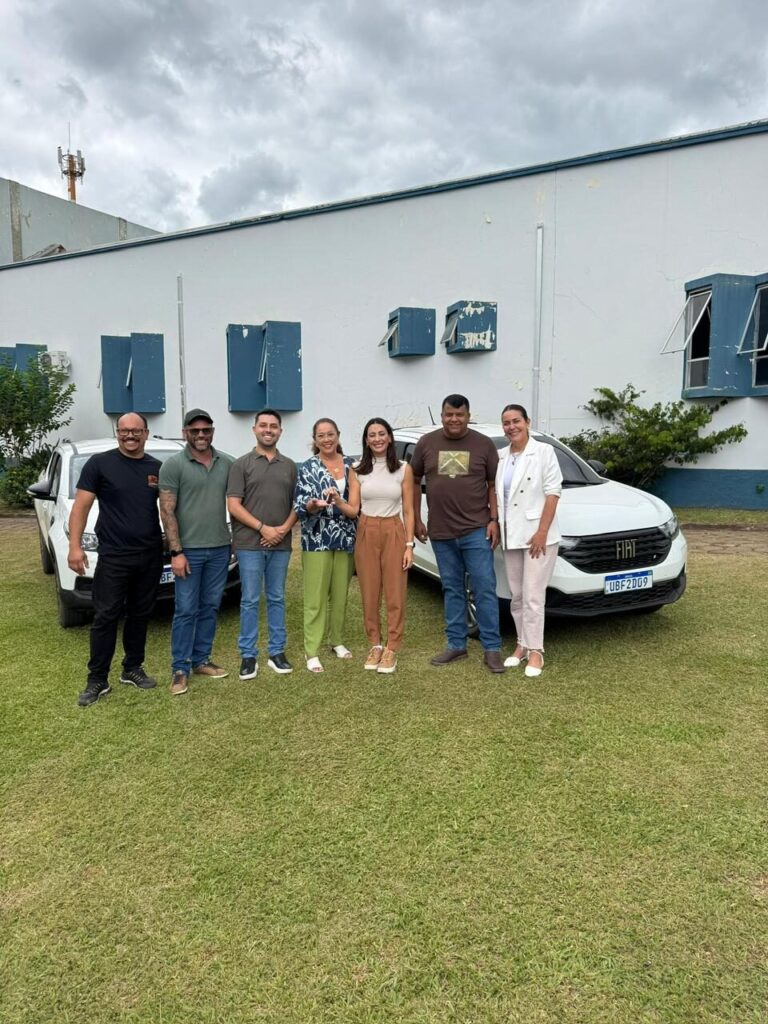 Mabel Canto com autoridades locais de Tibagi