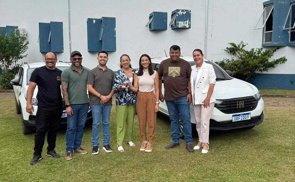 Mabel Canto com autoridades locais de Tibagi