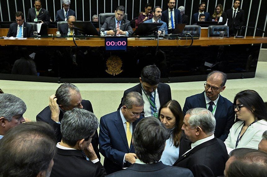Congressistas derrubam vetos e mantém exame toxicológico