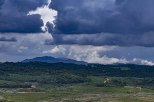 Nuvens escuras previsão temporal chuva