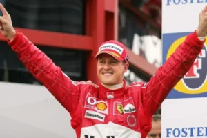 Michael Schumacher comemorando vitória nos tempos de Ferrari.