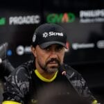 Técnico do Operário, Luizinho Lopes, concedendo entrevista coletiva no Espaço Ambilight do GK