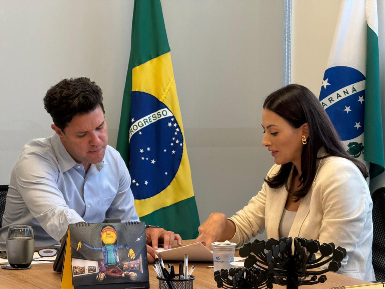 Secretário Guto Silva e deputada Mabel Canto, em reunião em Curitiba