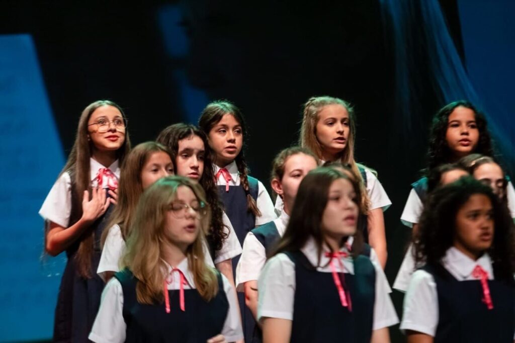 Meninas_Cantoras