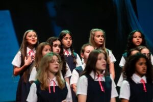 Meninas_Cantoras