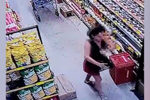 Mulher flagrada furtando cremes de avelã em mercado