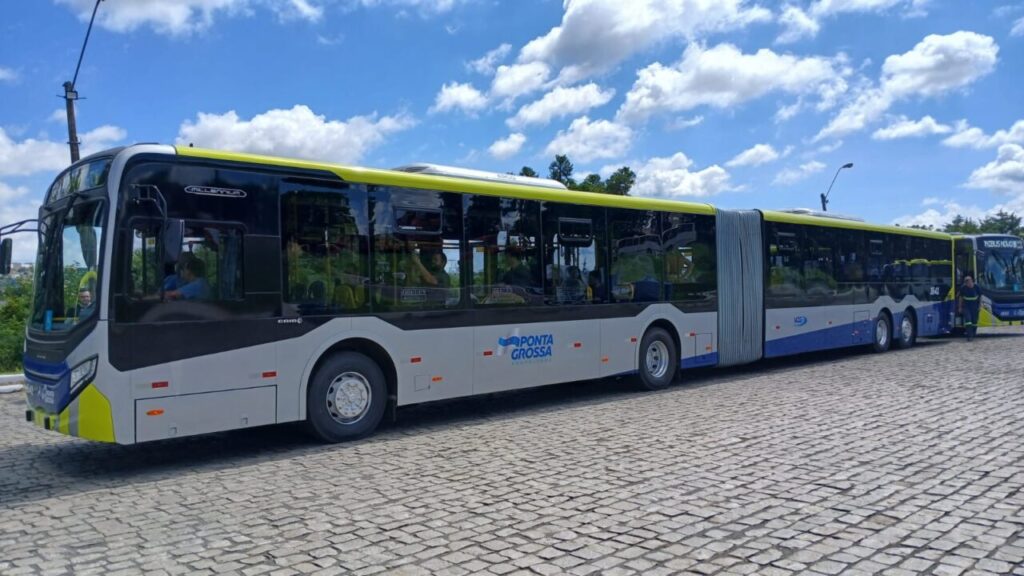 Onibus_superarticulado_Levi Cantelmo (1)