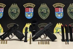 Pistola, munições e um simulacro foram apreendidos na ocorrência