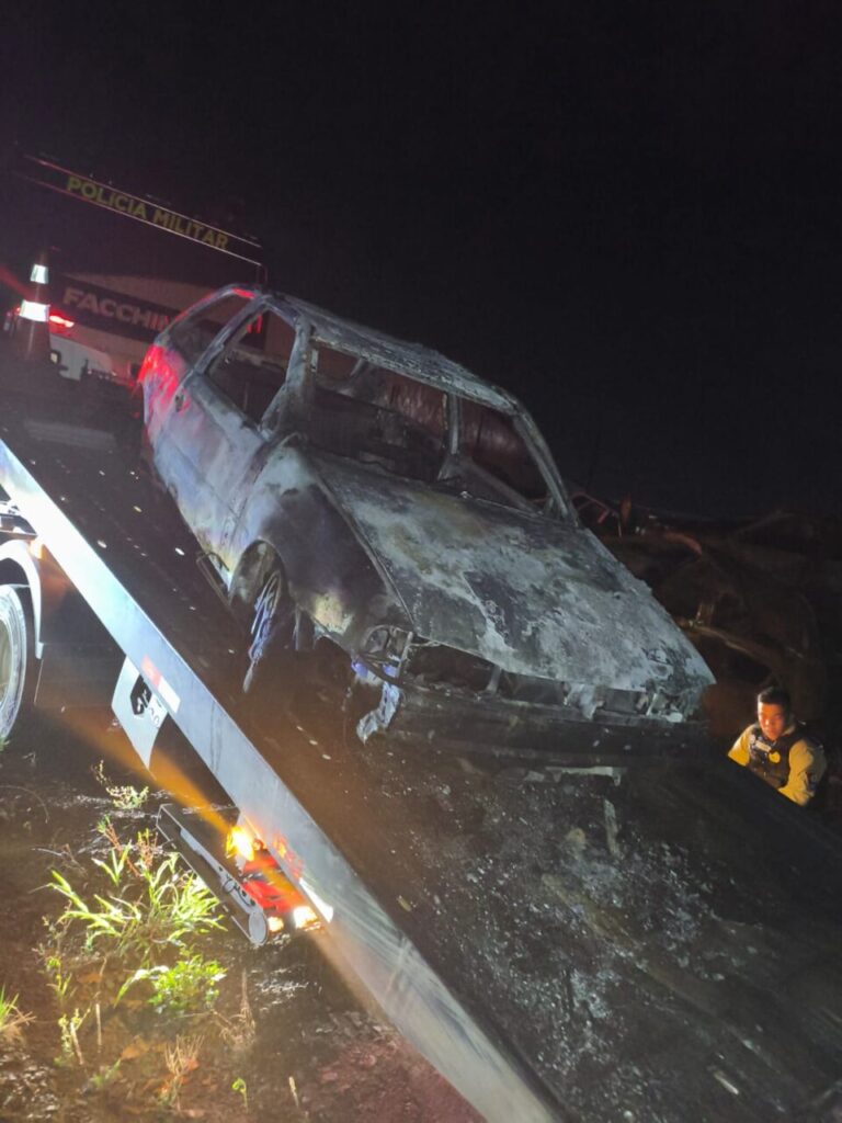 PC_X_Carro incendiado Irati (4)